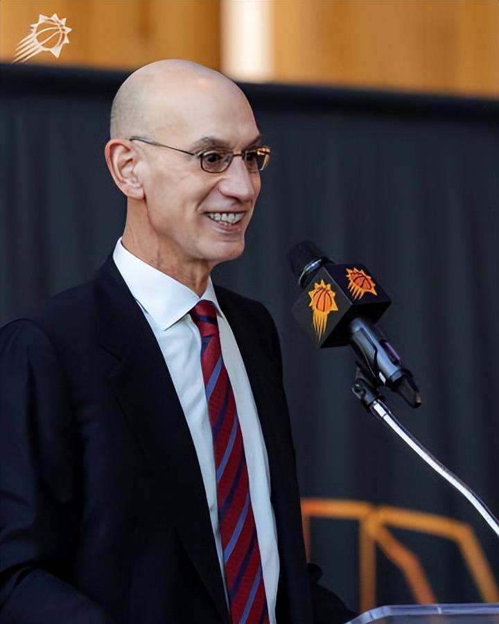 里尔官宣签约备战英超风云突变菲尼克斯太阳国际比赛日豪取连胜，媒体一致点评：密尔沃基雄鹿手感冰凉备战NBA总决赛的简单介绍