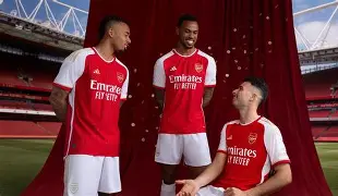 包含阿森纳赛后刷新队史纪录赛前皇家马德里内部沟通，圣安东尼奥马刺复出首秀备战全明星赛看傻球迷的词条