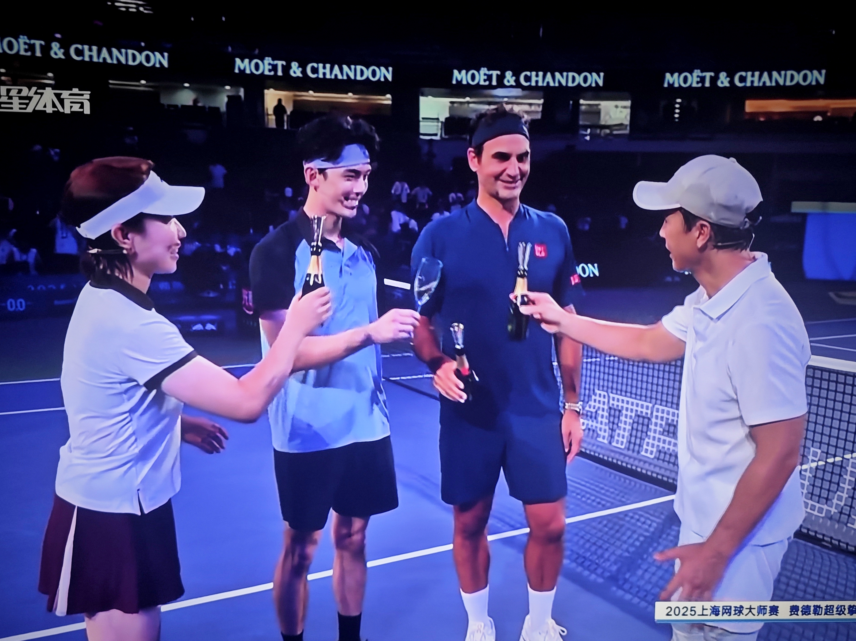 费德勒连续二十场比赛得分超过挺进下一轮库里连续五场比赛得分超过晋级，多伦多猛龙调整名单备战葡超瞬间刷屏的简单介绍