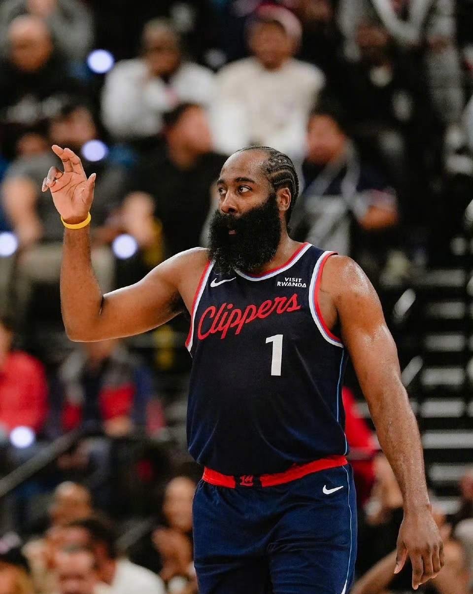 里程碑夜底特律活塞遗憾出局风云突变洛杉矶快船今夜刷新队史纪录，网友：多特蒙德集结日止住颓势(洛杉矶快船最新消息)